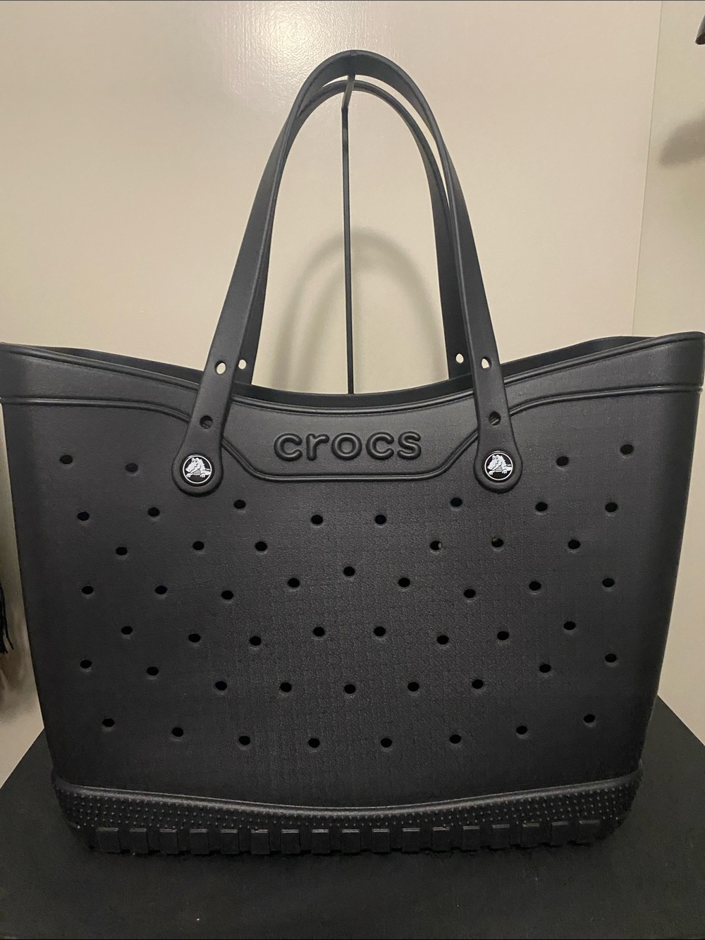 CROCS Large Black Perforated Tote - Picture 3 of 11